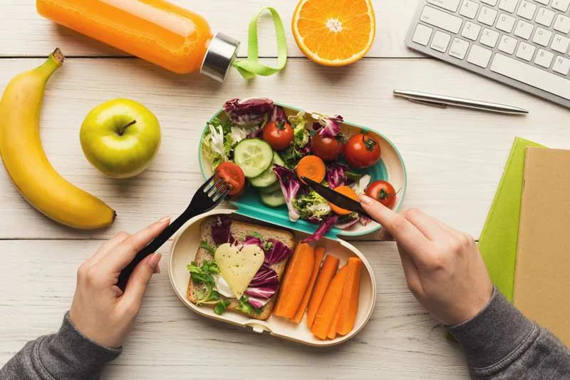 Haz una alimentación saludable en la oficina y rinde más.